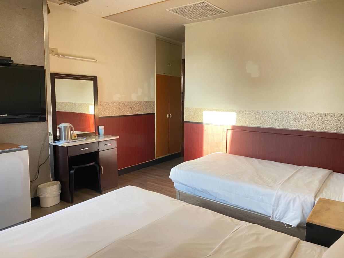 Huang Kai Hotel Taichung Extérieur photo