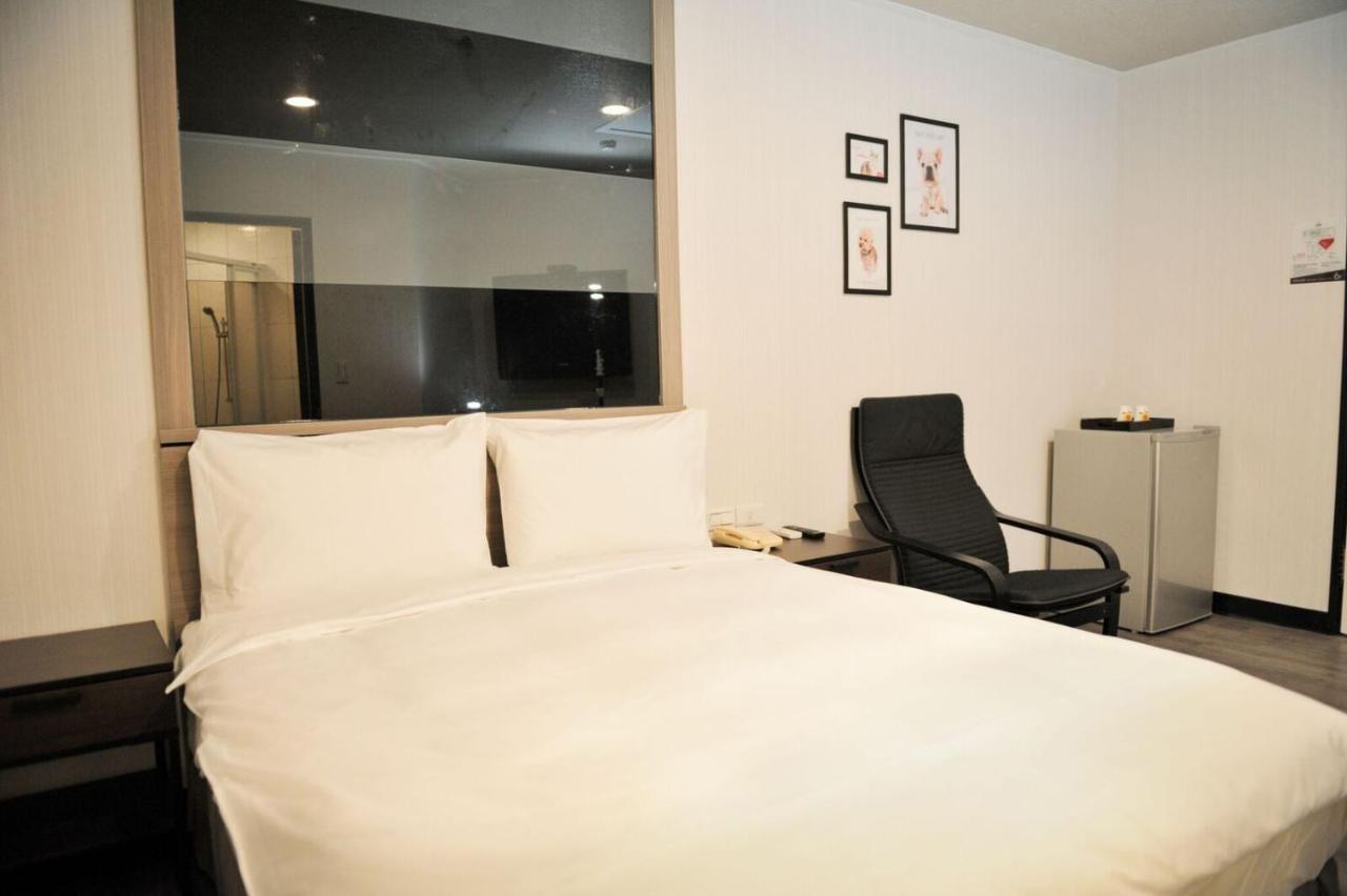 Huang Kai Hotel Taichung Extérieur photo